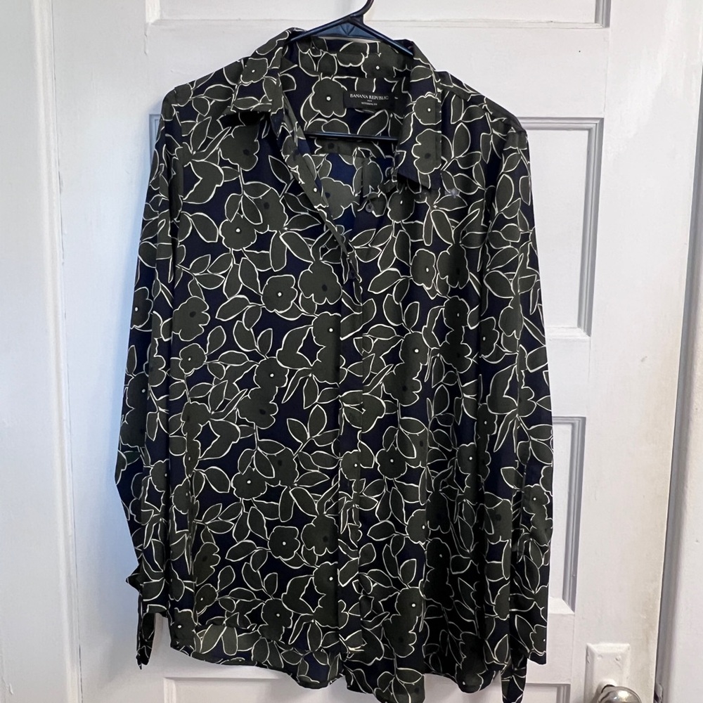 Banana Republic Green Floral Boyfriend Fit Blouse